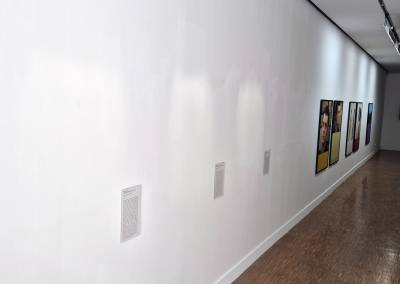RÉUNIS : SÉPARÉS Une exposition de Pierre Coulibeuf et Jérôme Game Installations textuelles, visuelles, et sonores / Films, photographies, vidéos La Filature–Scène nationale de Mulhouse, septembre-novembre 2025 ©-J.-Game